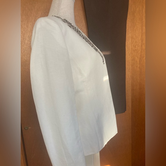 Tahari 3 pcs Suit in White and Brown with Embroidered Jacket. - Picture 7 of 10